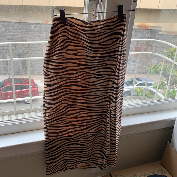 Forever 21 Tiger Print Midi Skirt with Slit - Picture 2 of 6